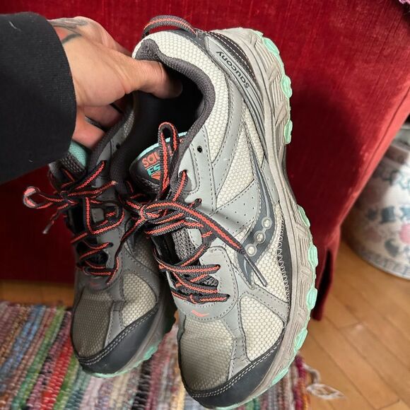 Saucony Women’s Sneakers in Gray and Green with Orange Laces Size 9 - Picture 6 of 15